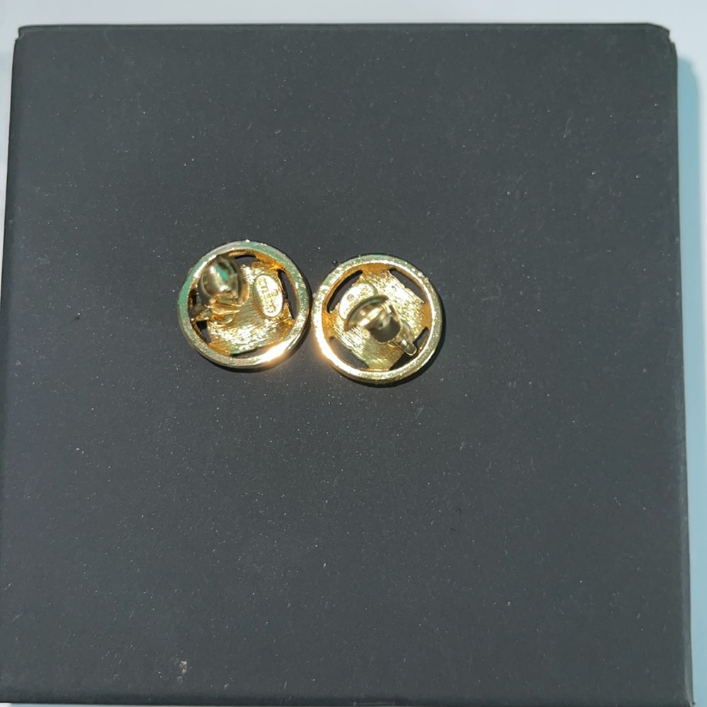 Givenchy 100% Authentic Clip on earrings gold - Picture 2 of 6